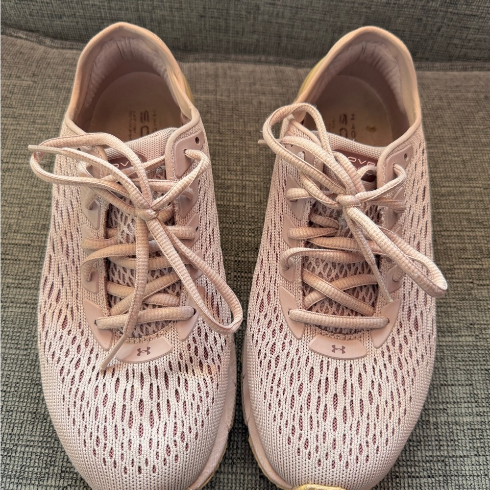 Under Armour Women's Pink Athletic Shoes 8